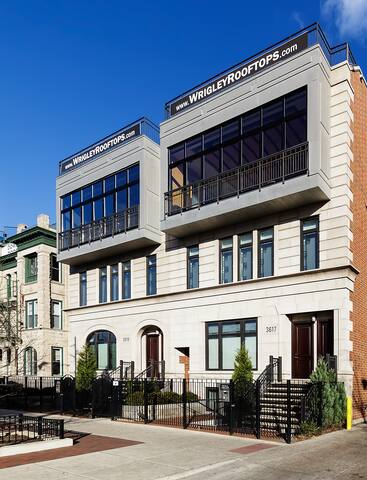 4 Bedroom Across from Wrigley Field Stadium Suite gallery image 2