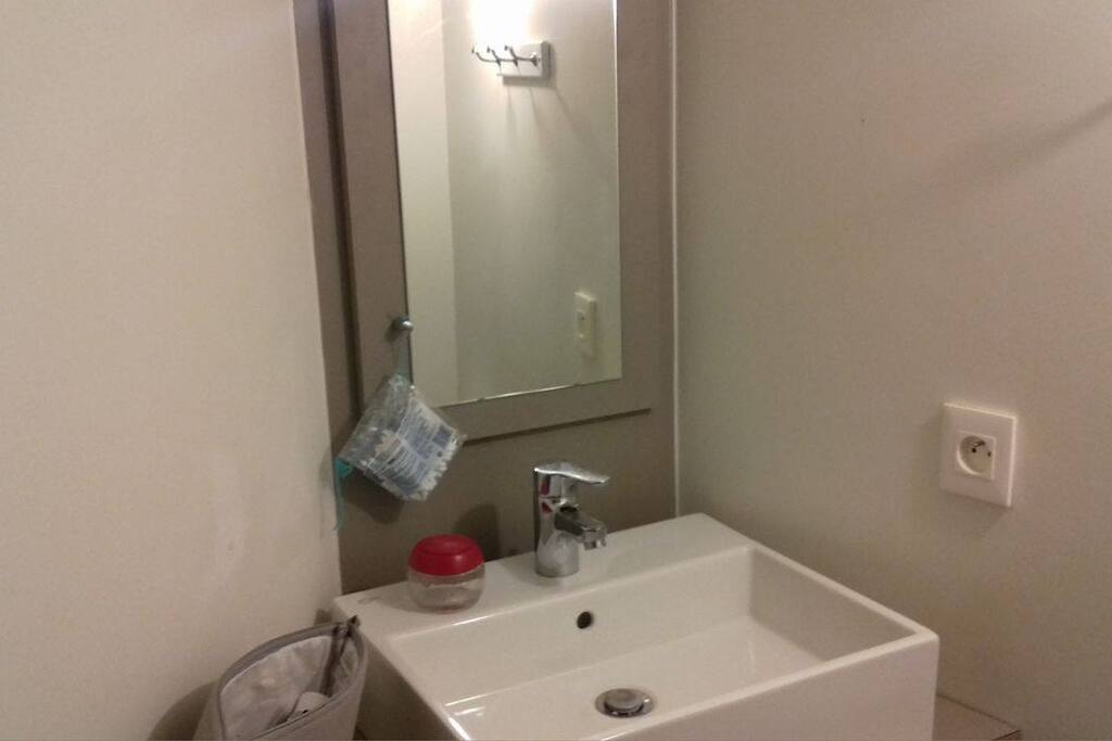 salle de bain spacieuse
