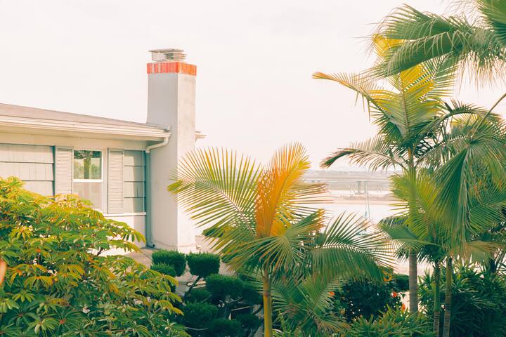 Modern Home – Steps from the Sand – 2 Car Garage gallery image 5