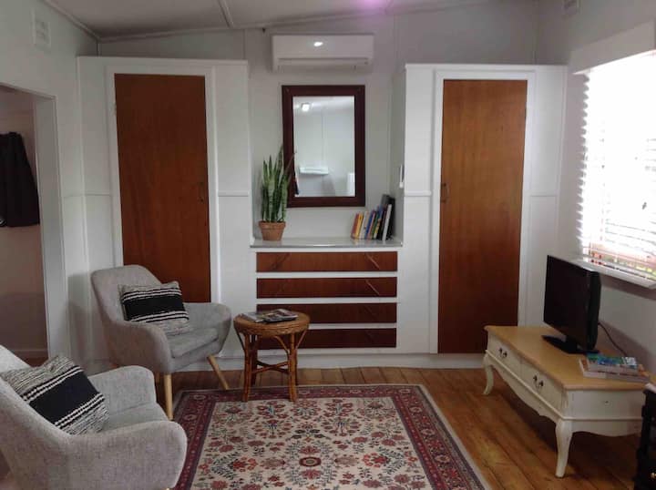 Country Cottage Near Town Centre. Garden Setting. - Murray River