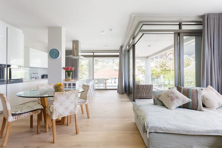 Wraparound Views from a Modern and Luxurious Apartment