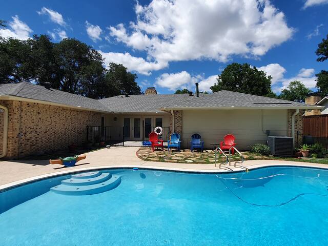 Your Spacious Private Getaway with Pool and BBQ gallery image 4