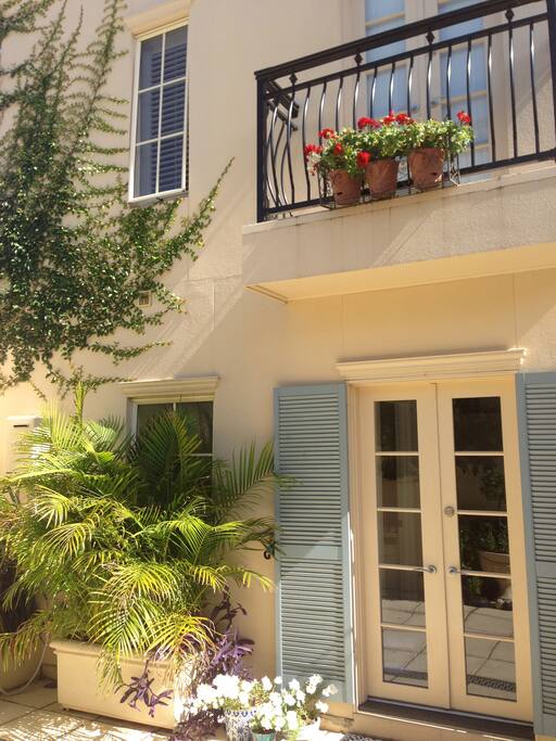 Private entrance and balcony
