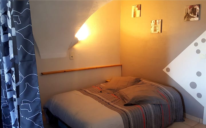 פינת לילה עם הפרדה שניתנת להסרה