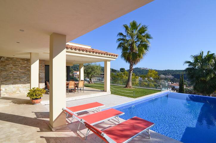 Maison Extraordinaire A Vendre A Lloret De Mar Costa Brava