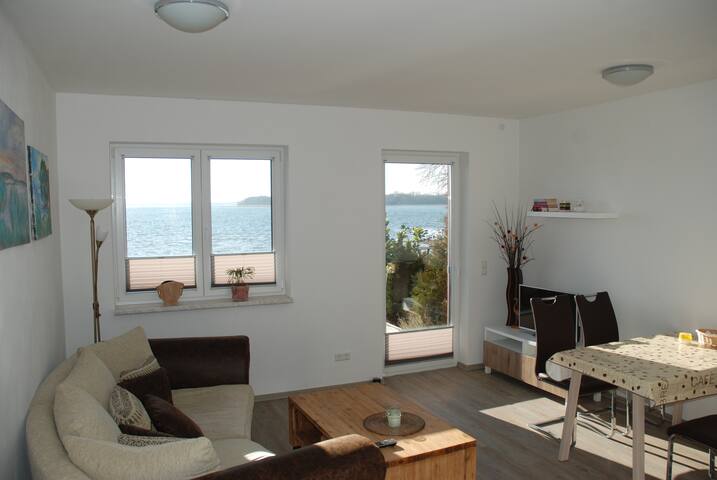 Entire home with 1 bedrooms in Rugen Island - Ferienwohnung mit eigenem Strandzugang auf Rügen