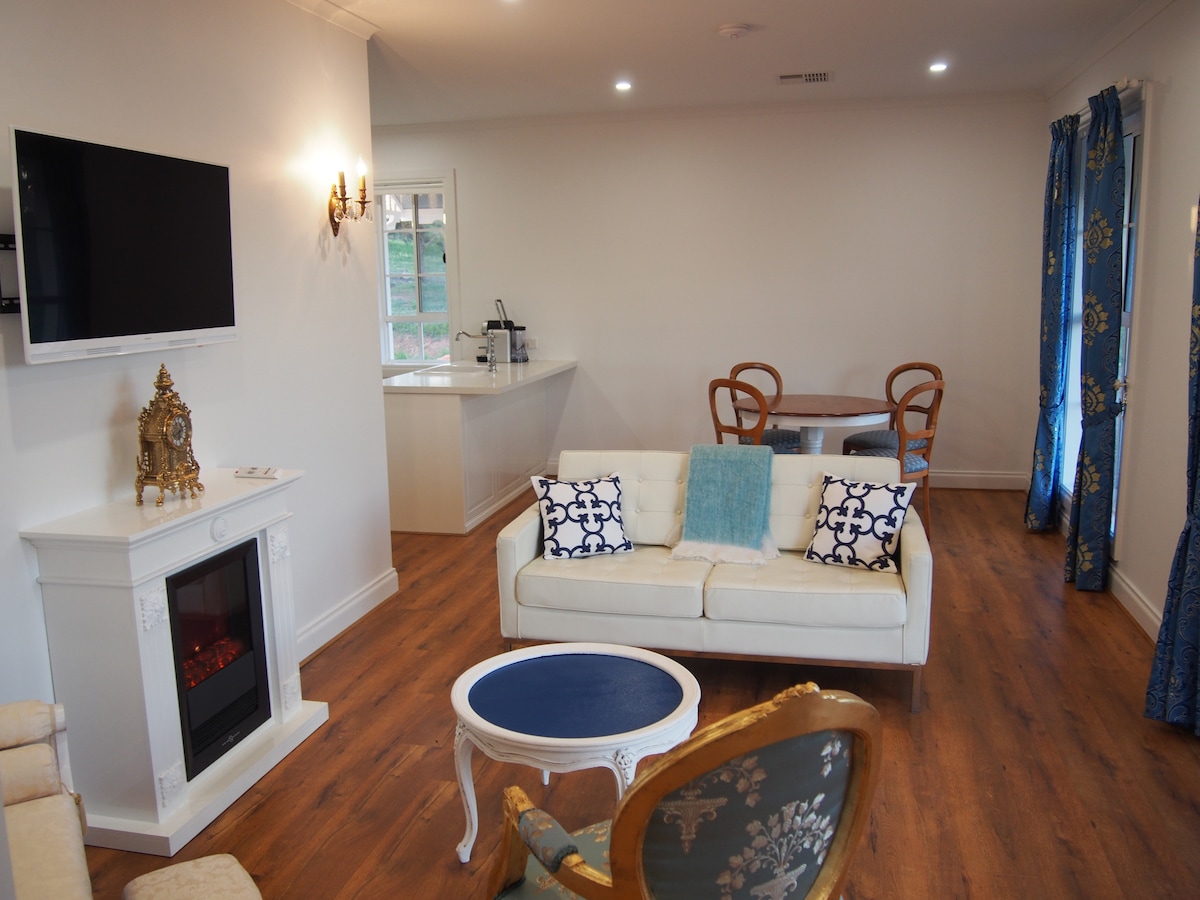 1837 Barossa Luxury Vineyard Cottage. S Australia