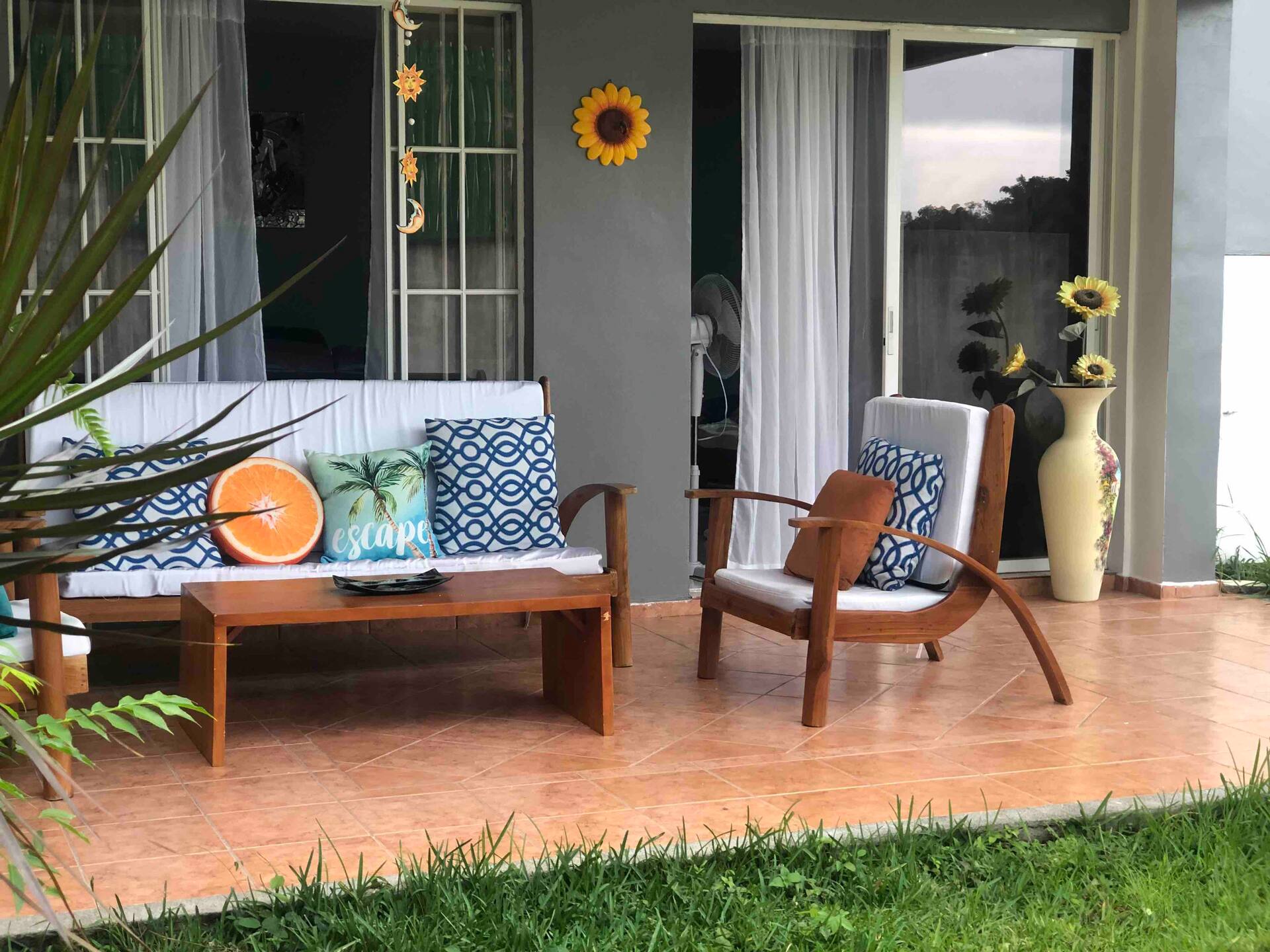 Cozy 3 Bdrms home in Residential Via Del Mar