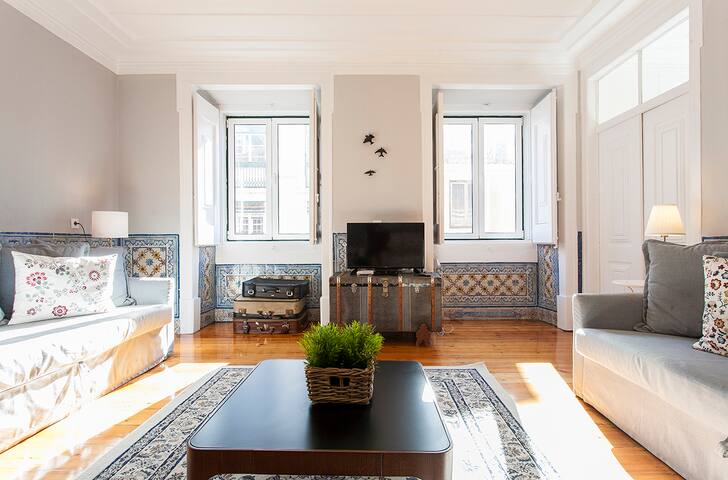 Big Flat w/Terrace up to 22guests by Central Hill gallery image 3