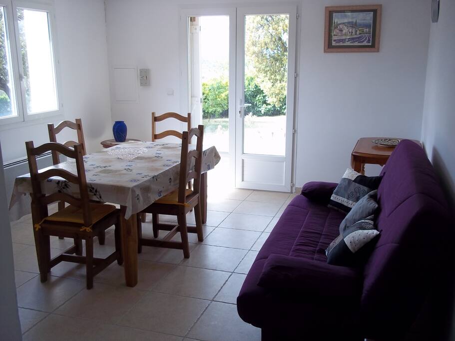 salle repas avec clic clac appoint 2 couchages