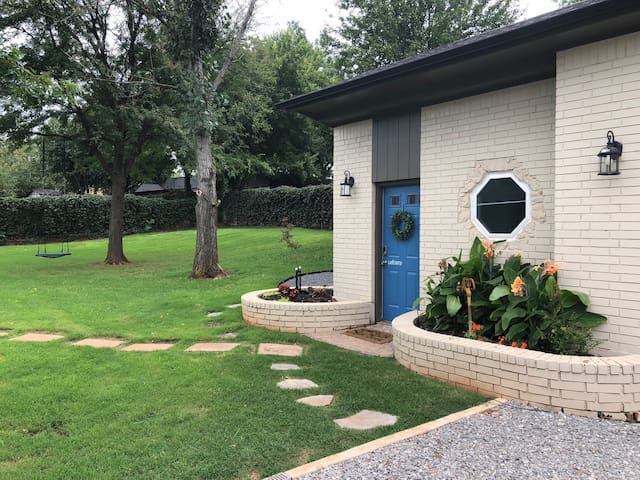 Newly Renovated Private Guest House in NW OKC