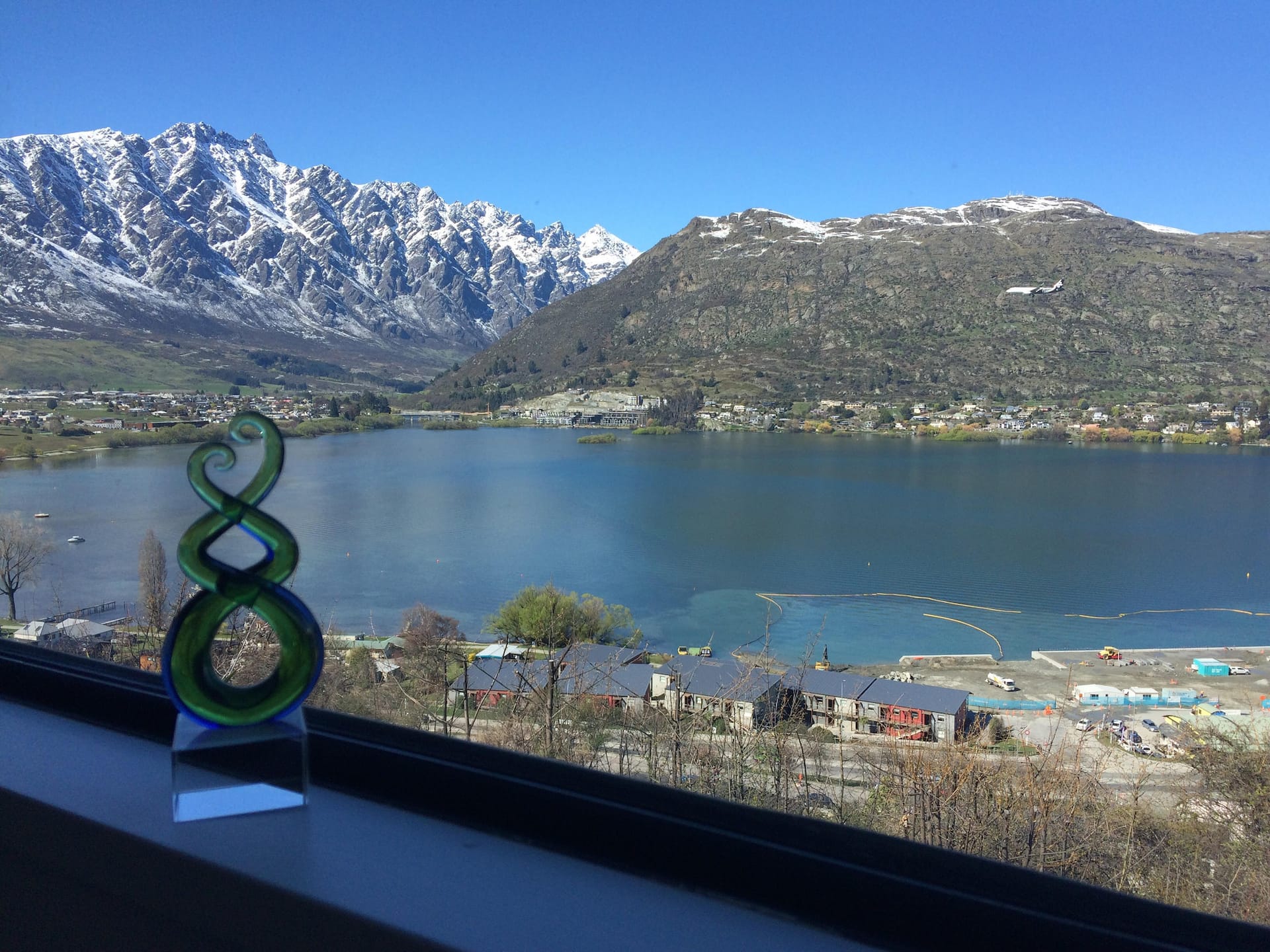 Amazing Lake view, 5mins drive from airport