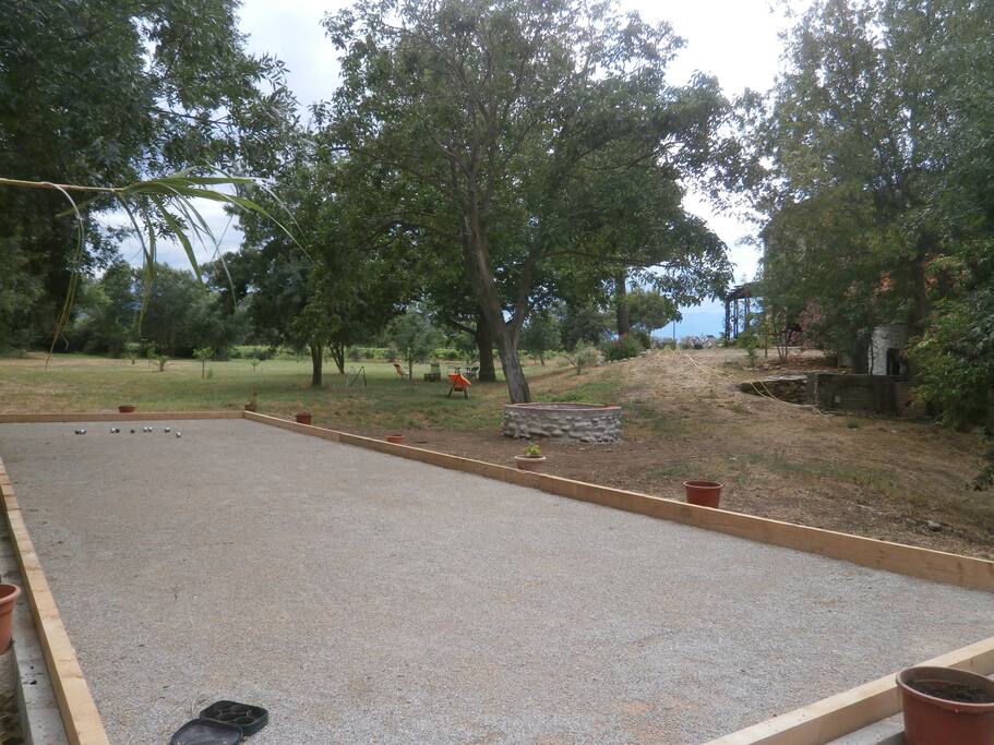 Un boulodrome réglementaire... On ne transige pas avec les règles de la pétanque..