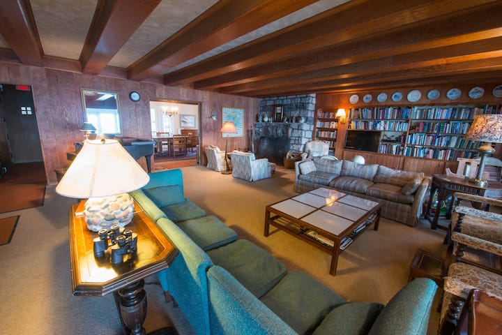 Jolli-lodge | Leland Beach Resort | Lodge Room 6 - Leland, MI