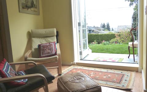 Popular Airbnb listing: Dundarave Garden Suite in West Vancouver