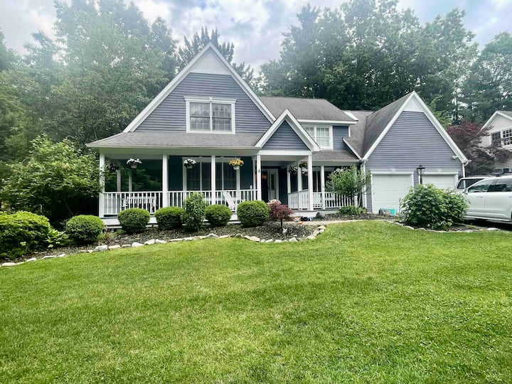 Saratoga Lake Family Home - Saratoga, NY