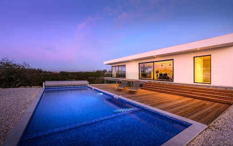 Quiet, fantastic view, wonderful swimming pool