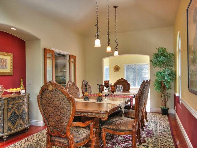 Exquisite custom home gallery image 4