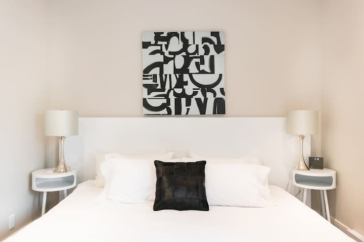 Luxuriate in the Cozy Apartment near Mount Royal