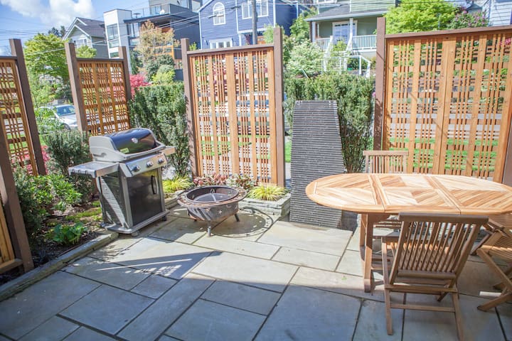 No Cleaning Fee! Quiet, urban Capitol Hill house