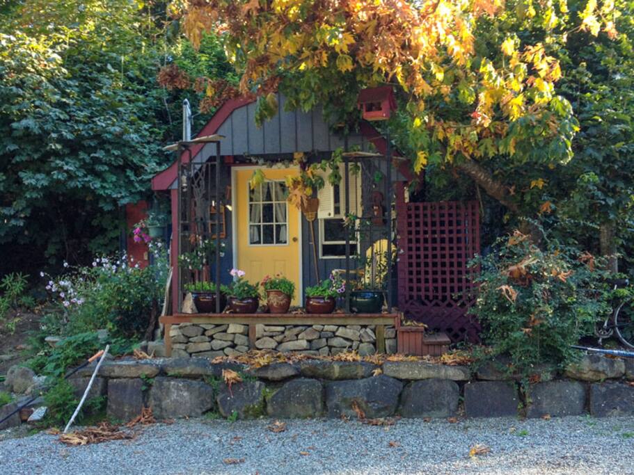 Cyclist Cabin. Double bed with outdoor shower & toilet. (. $89.00 per night)cot is available