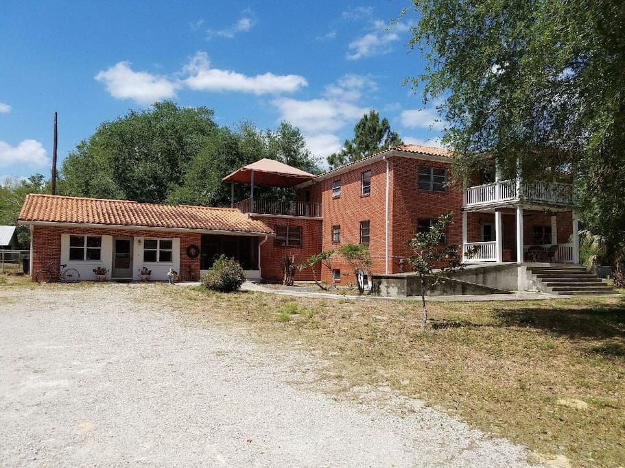 Cottage/hosts home