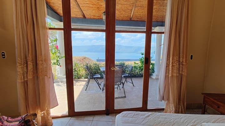 King room with view of Laguna Apoyo