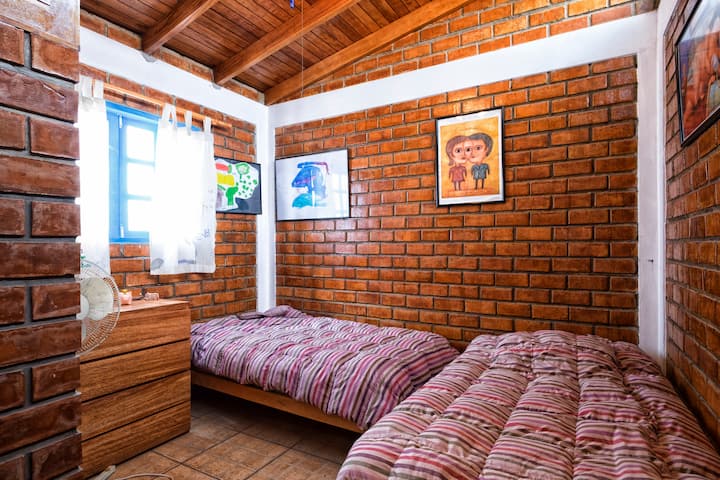 سريران مفردان في غرفة النوم 3