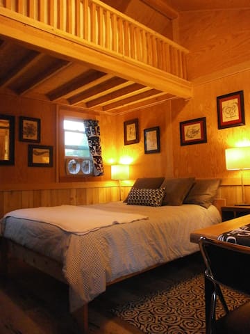 Cozy, Cute Tiny Home, near U of O