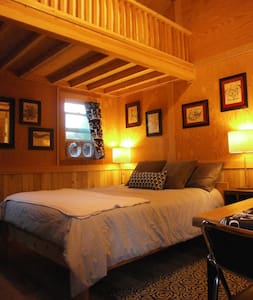 Cozy, Cute Tiny Home, near U of O