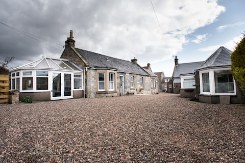 Popular Airbnb listing: Fossil Cottage , Strathkinness close to St Andrews in Strathkinness