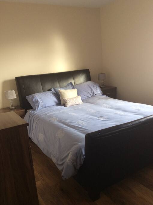 King size brown leather bed with walnut triple wardrobe & furniture