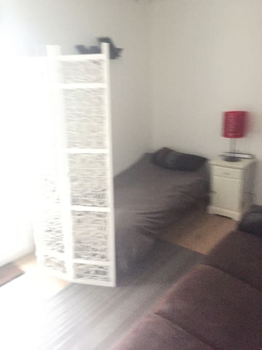 Chambre au Rdc donnant sur la courette