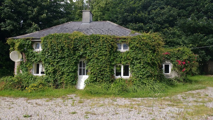 Spacious Country Cottage, Sleeps 6