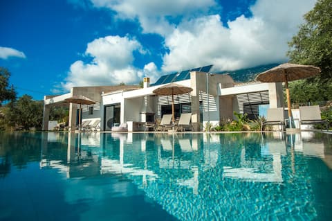 Luxurious Villa Arte - 12mins Walk to Kanali Beach