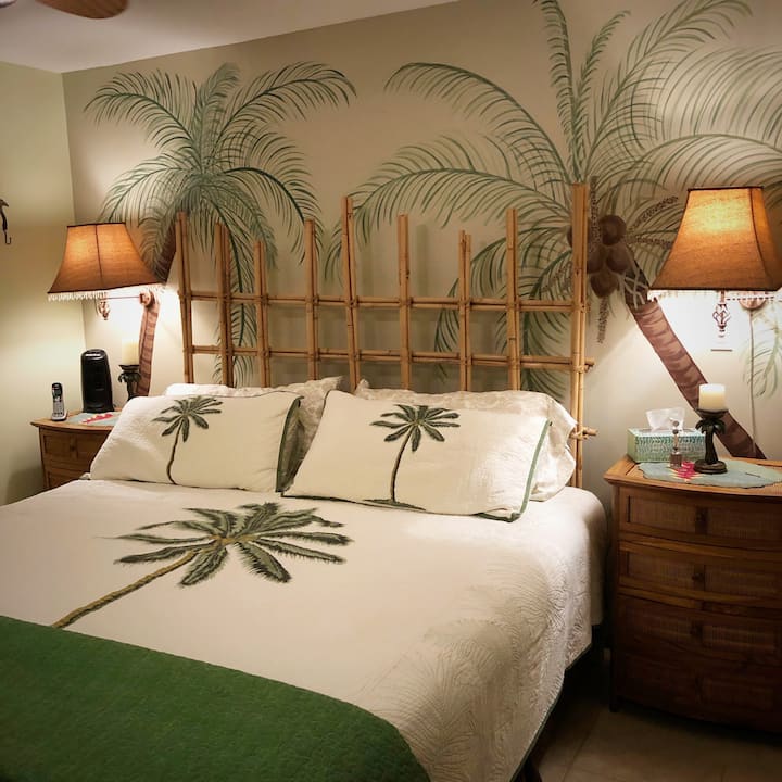 dormitorio principal con toque artístico.