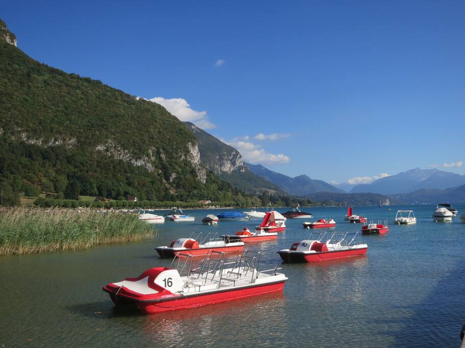 Plage et petit port à 20 mètres