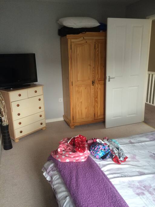 Guest room- access to draws and wardroom