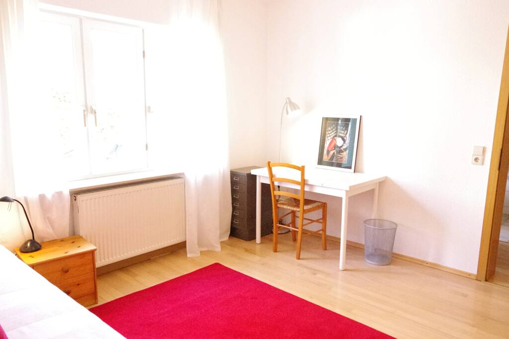Schlafzimmer 1 - Schreibtisch