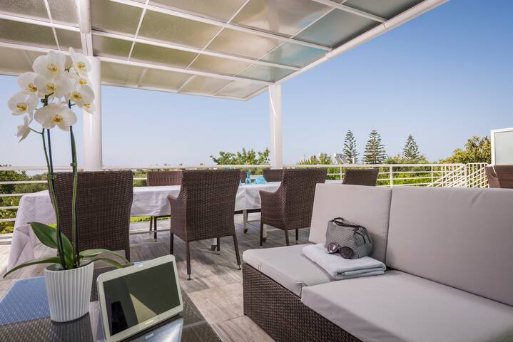 Deep Dive Pool Villa gallery image 3