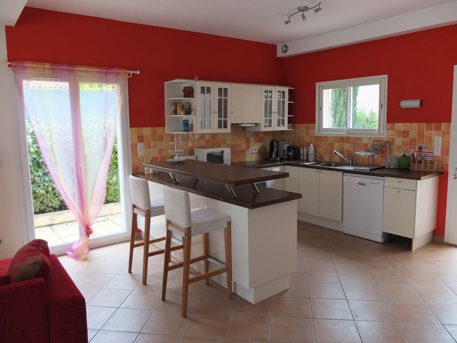 Cuisine ouverte sur pièce à vivre