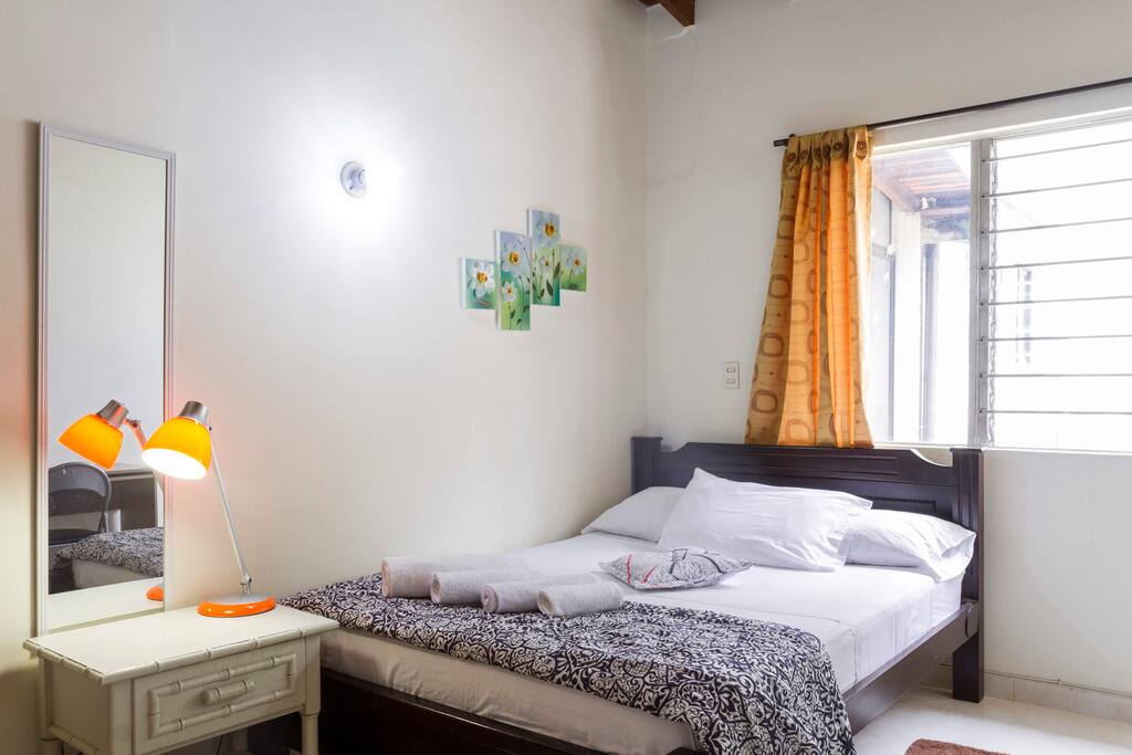 Lovely room. Double bed, comfortable desk, night stand, lamp, closet, lock on your bedroom door