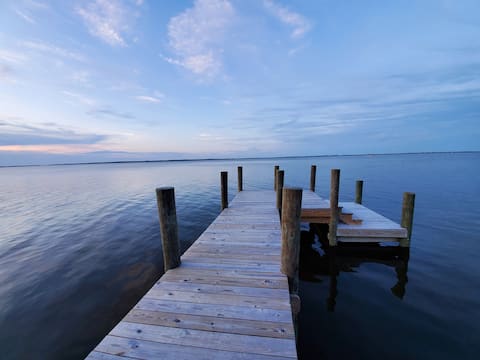 Popular Airbnb listing: Historic Lennon Cottage at the Mother Vine in Outer Banks