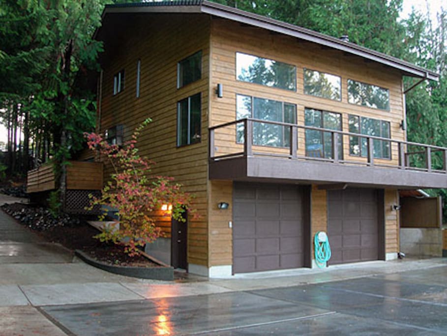 Luxury Lakeside Home and Guest Res. Houses for Rent in Grapeview