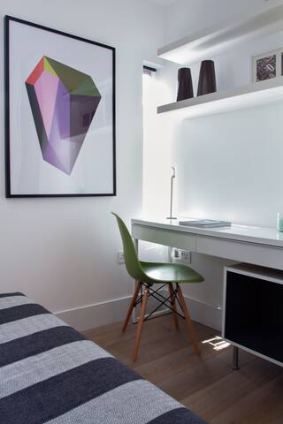 MAGICAL URBAN RETREAT sleep up to 5 gallery image 3