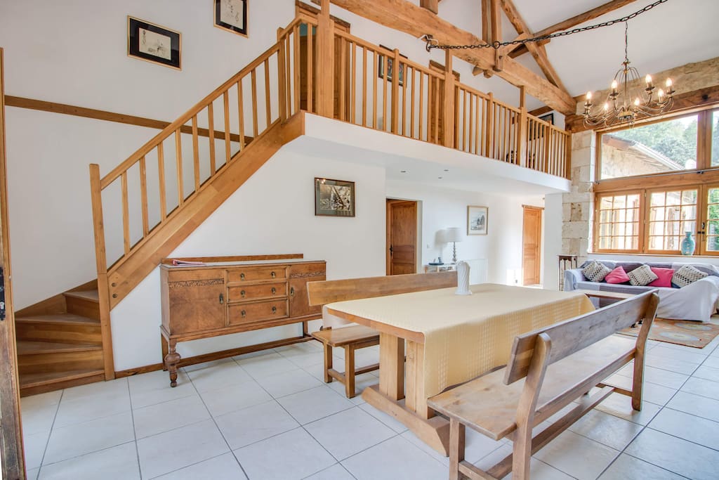 Dining/entrance hall