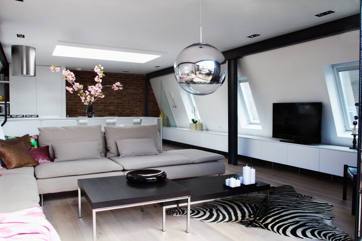 MAGICAL URBAN RETREAT sleep up to 5 gallery image 2