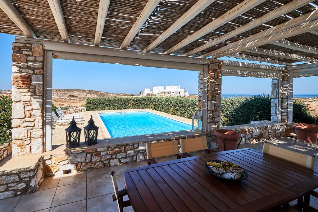 Parasporos Paradise Villa and it's surroundings