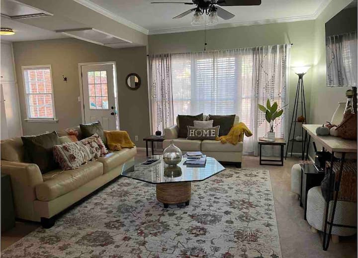 Elegant Townhouse
Central Montgomery 
Old Farm Rd - Montgomery, AL
