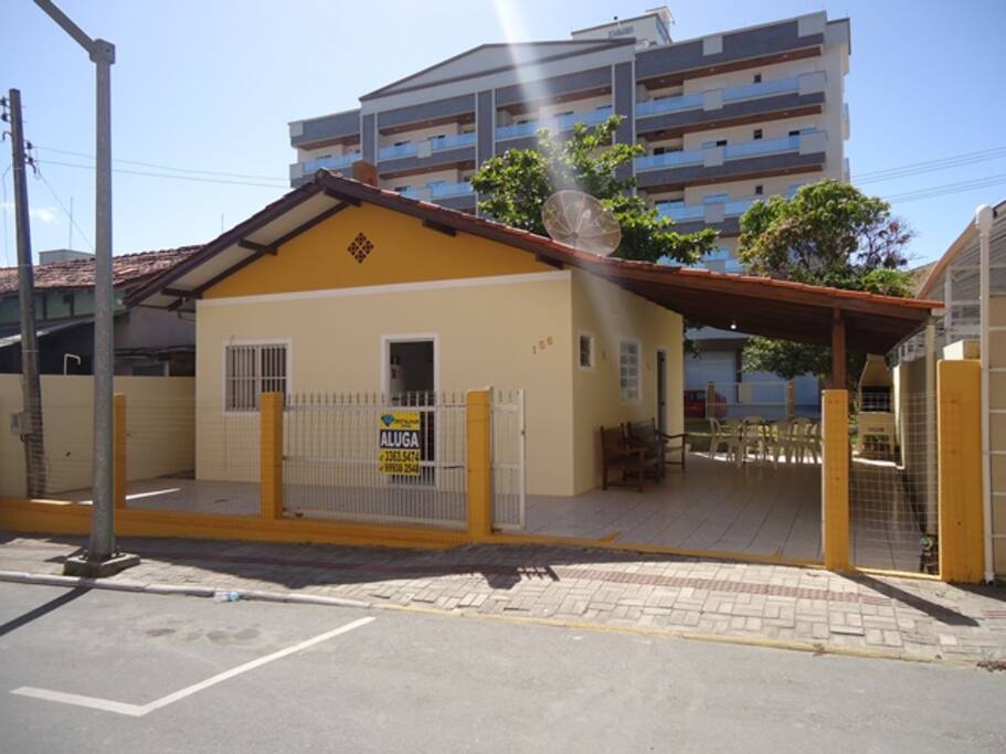 Visão da Frente na Rua Colibri, a casa também possui saída pela AV Falcão.